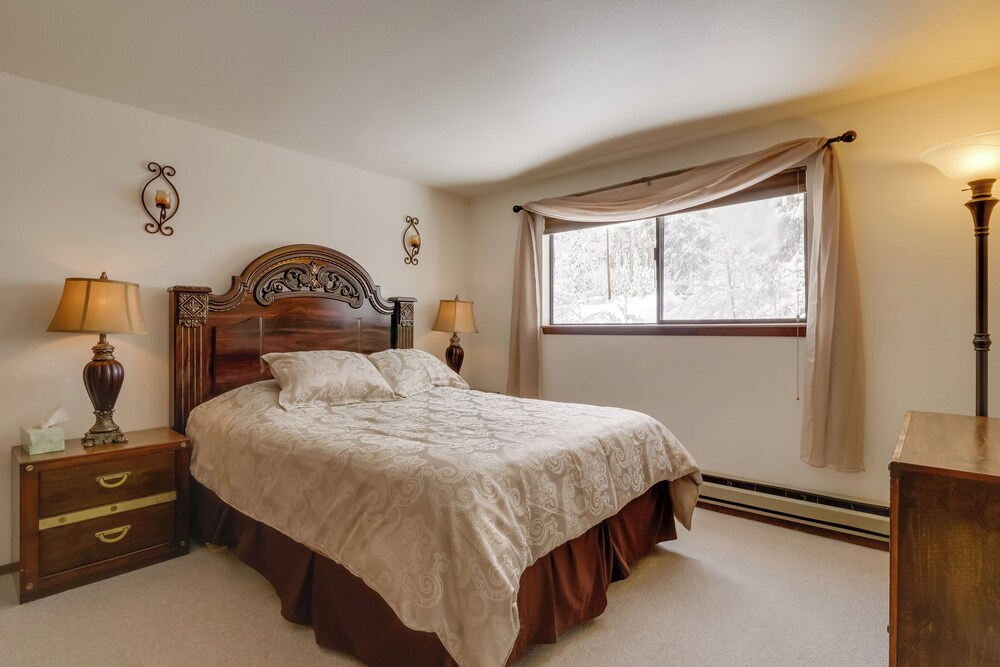 Winter Park Condo w/ Hot Tubs, 4 Mi to Ski Resort!