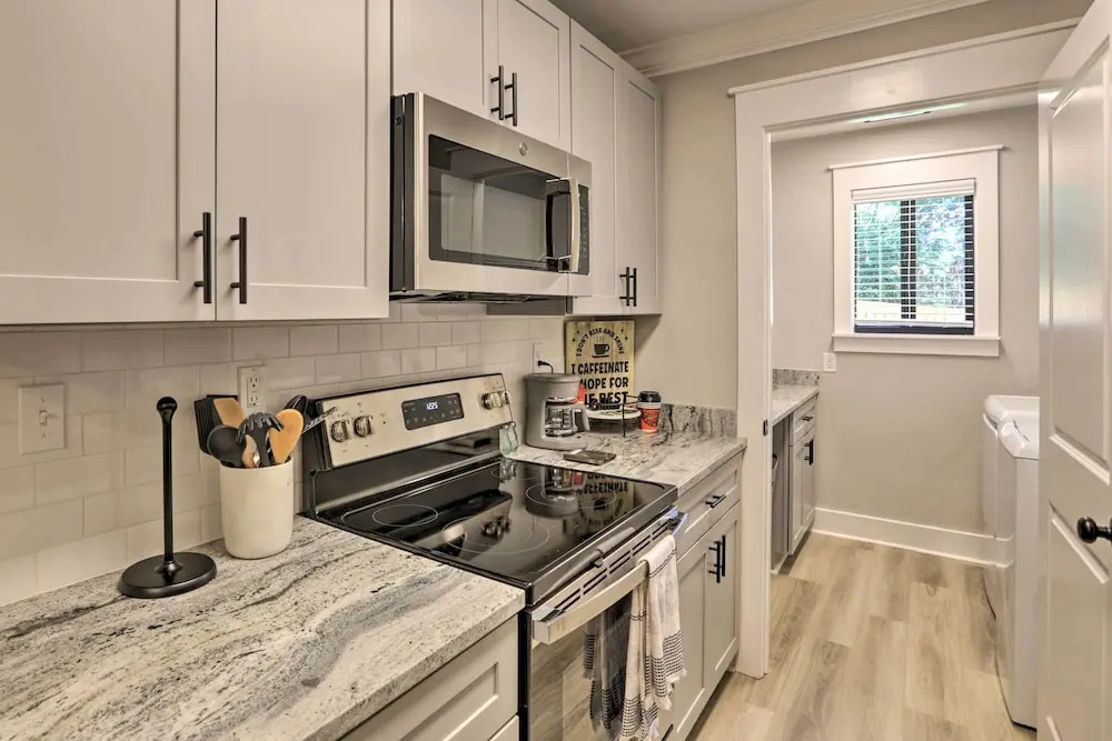 Cozy Tallahassee Apartment w/ Spacious Yard!