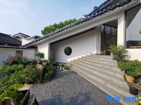 Wutong Banshan Hostel