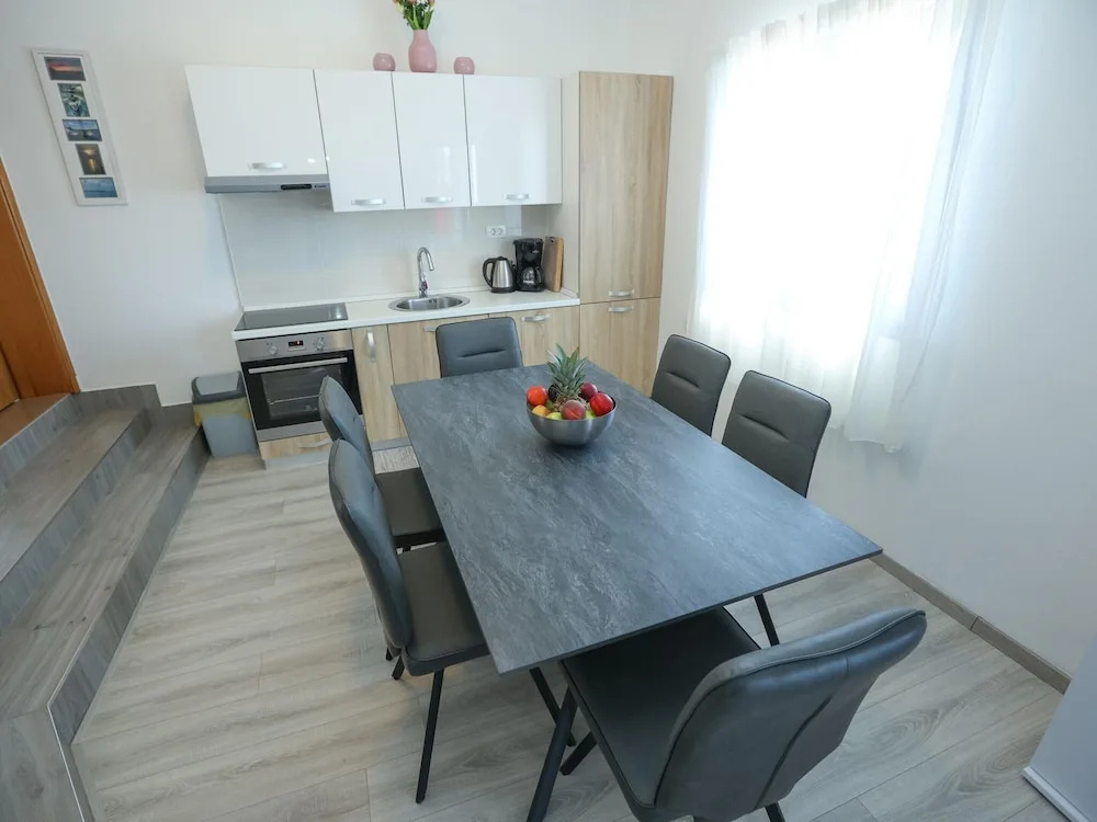 Luxury Apartment with heated pool in Starigrad