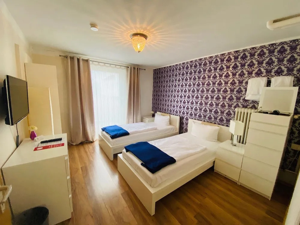 Hallbergerhof Hotel & Hostel