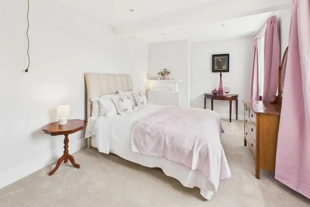 Host Stay Thornecroft