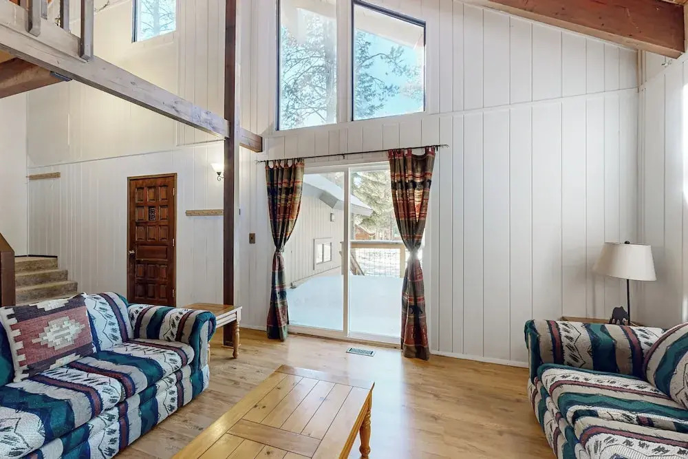 < 2 Mi to Tahoe Donner Ski Resort: Serene Retreat