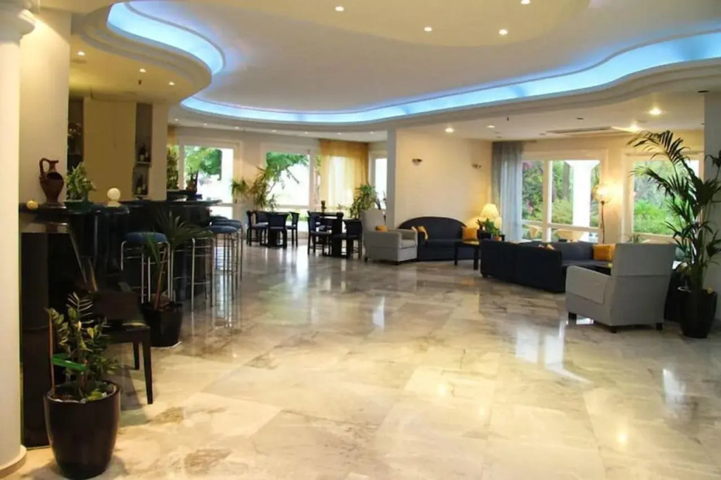 Mantenia Hotel