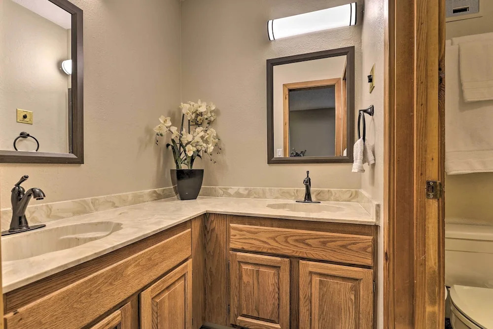 Cozy Condo on Vasquez Creek w/ Free Shuttle Access
