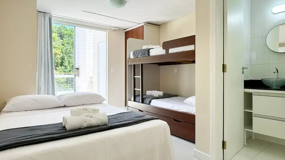 Apartamentos com piscinas na praia de Bombas