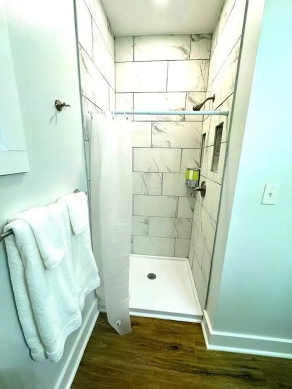Modern Cozy Unit With King Bed