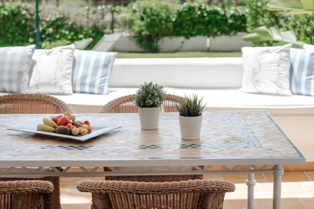 Front-line garden apartment in Palm Beach, Marbella
