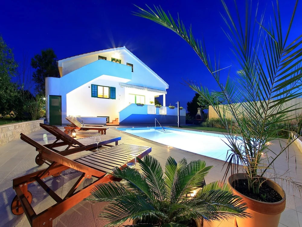 Luxurious Villa in Zadar With Swimming Pool