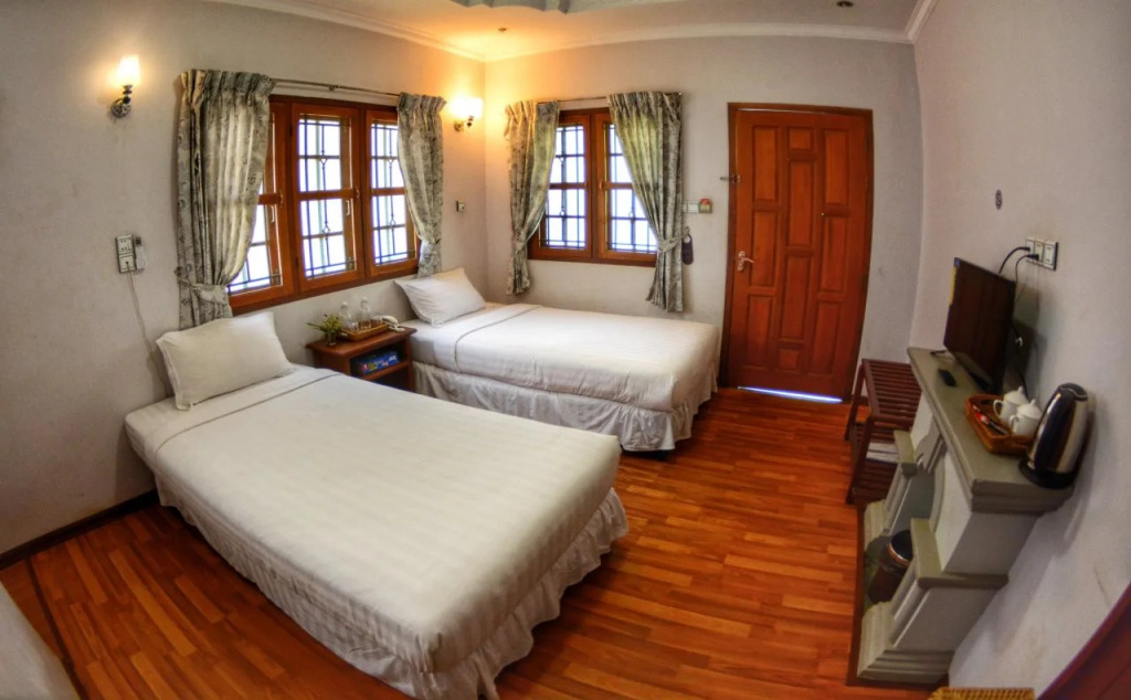 Hotel Spring