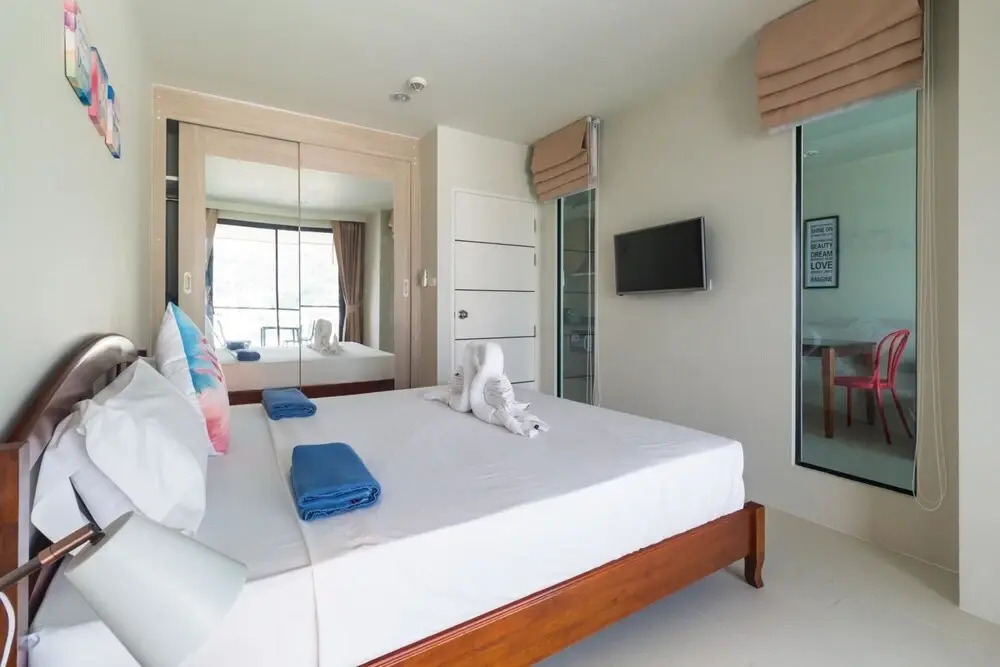 U606 - Convenient Patong Apartment for 3 People With Pool and gym