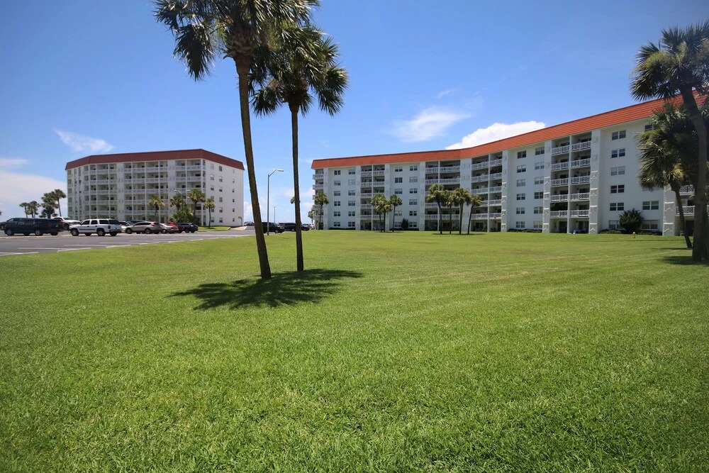 111 El Matador 2 Bedroom Condo by RedAwning