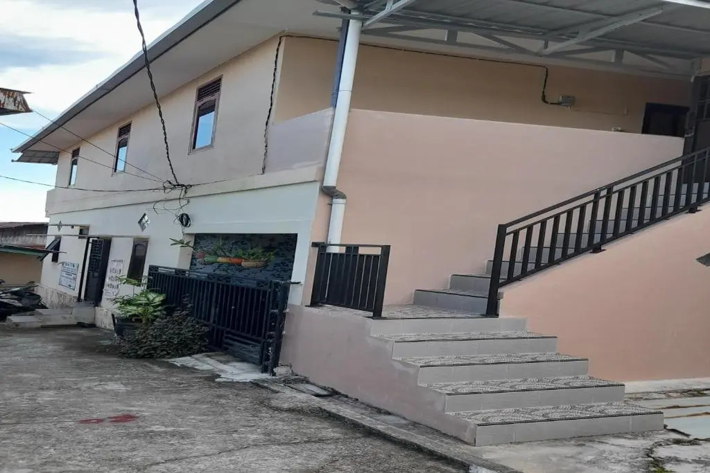 SPOT ON 91616 Kharisma Guest House