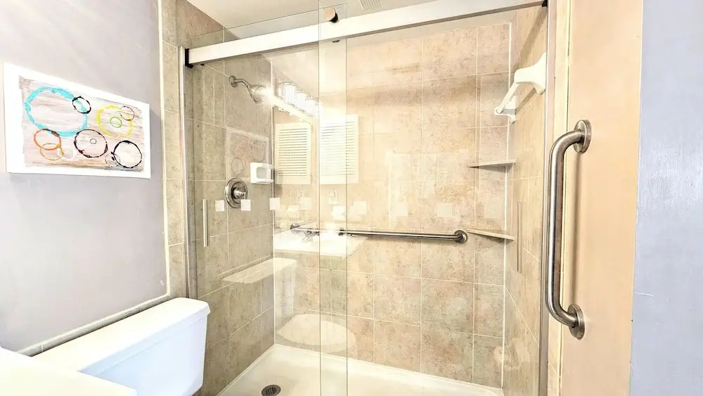 St Augustine Beach Retreat~ Oceanfront Resort 2 Pools Hot Tubs Pickleball, Trolley!
