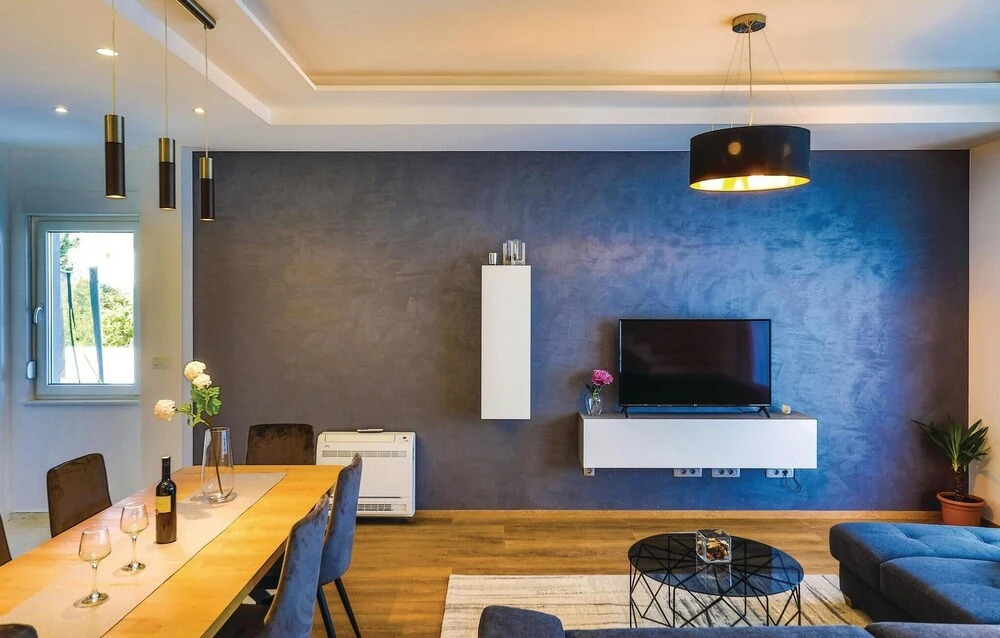 Nice Home in Kastel Luksic With 5 Bedrooms, Wifi and Outdoor Swimming Pool