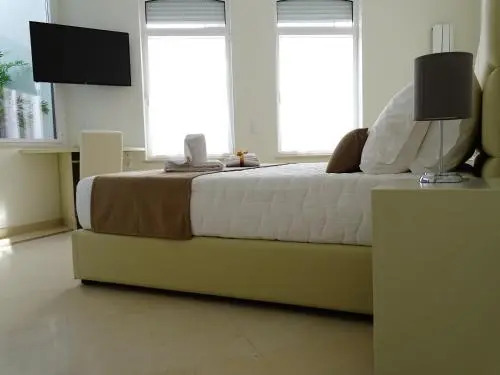 Bowen, Luxury Suites