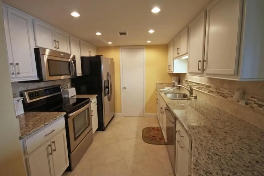 335 El Matador 1 Bedroom Condo by RedAwning