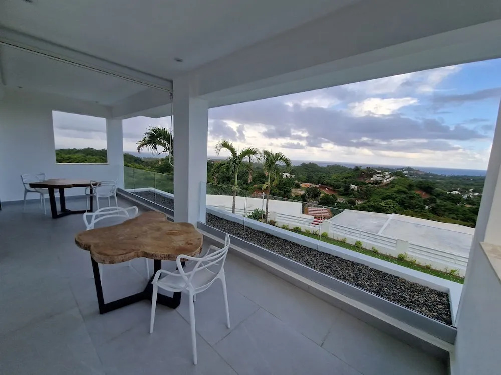 Sunset Villa with Infinity Pool