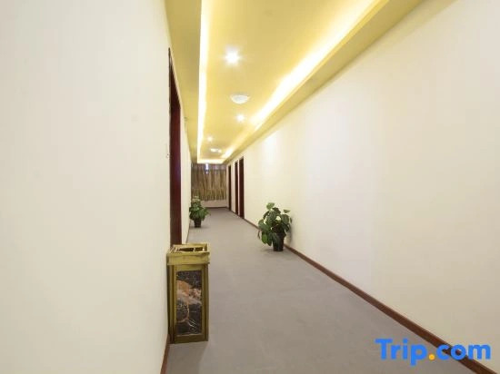 Bei'ou Aosi Hotel (Chongqing Hongqi Hegou Light Rail Station)