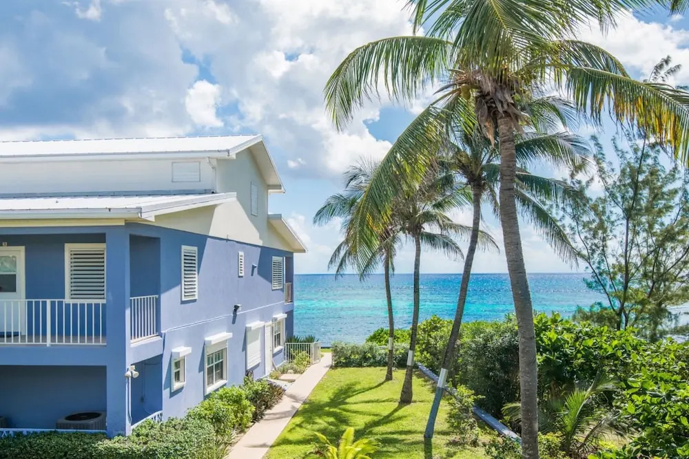 Moon Bay by Cayman Villas