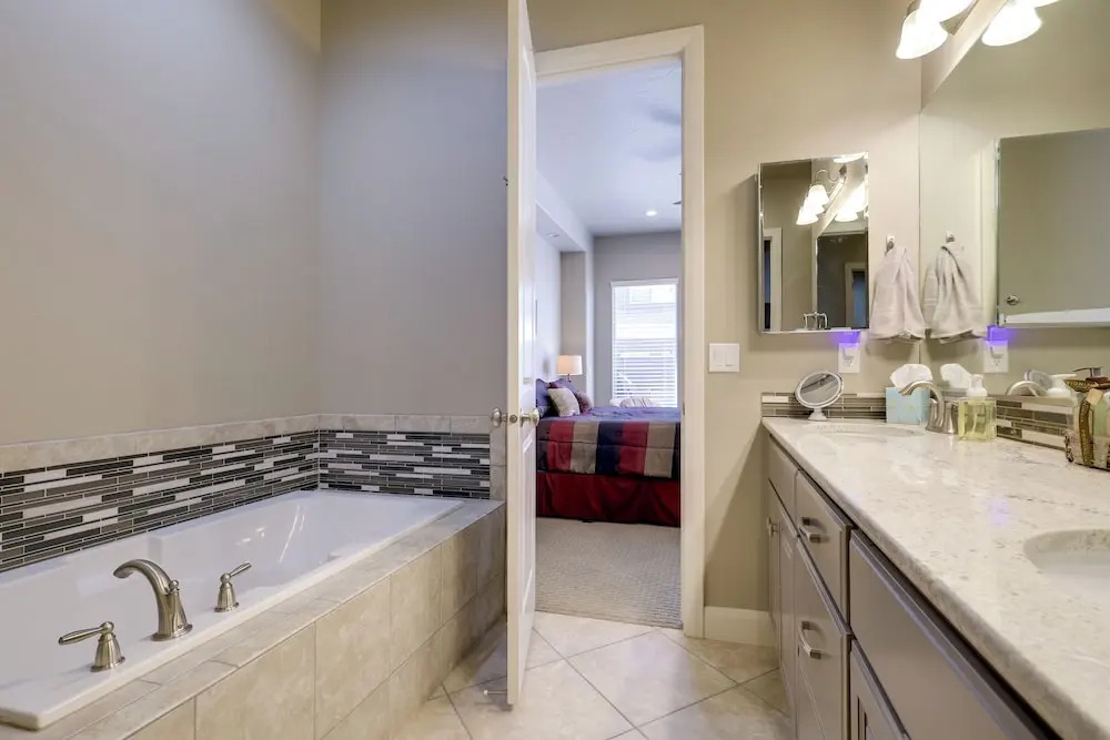 Sleek Home: Patio, Gas Grill & Access to Pool