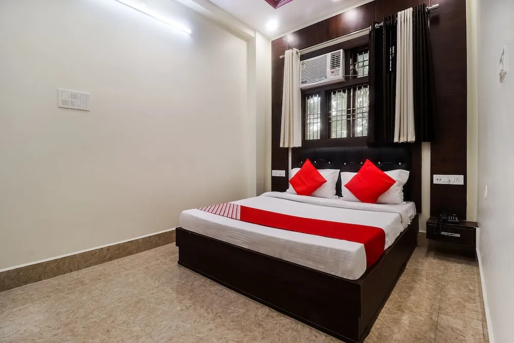 OYO 48057 Peace Inn