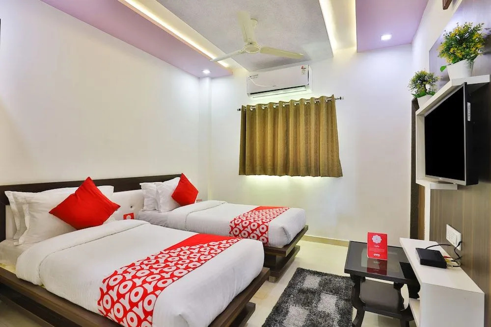 OYO 22374 Hotel Navjivan
