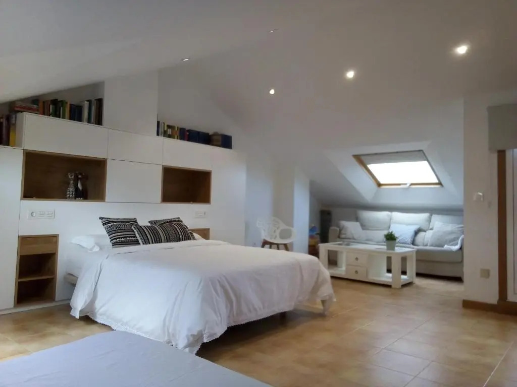 LAS LAGUNAS chalet adosado para máx 10, no recomendable para grupos de jóvenes