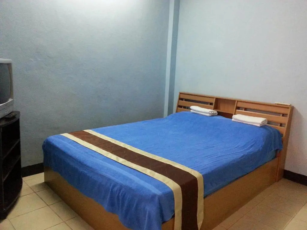 Roong-Arun Apartment