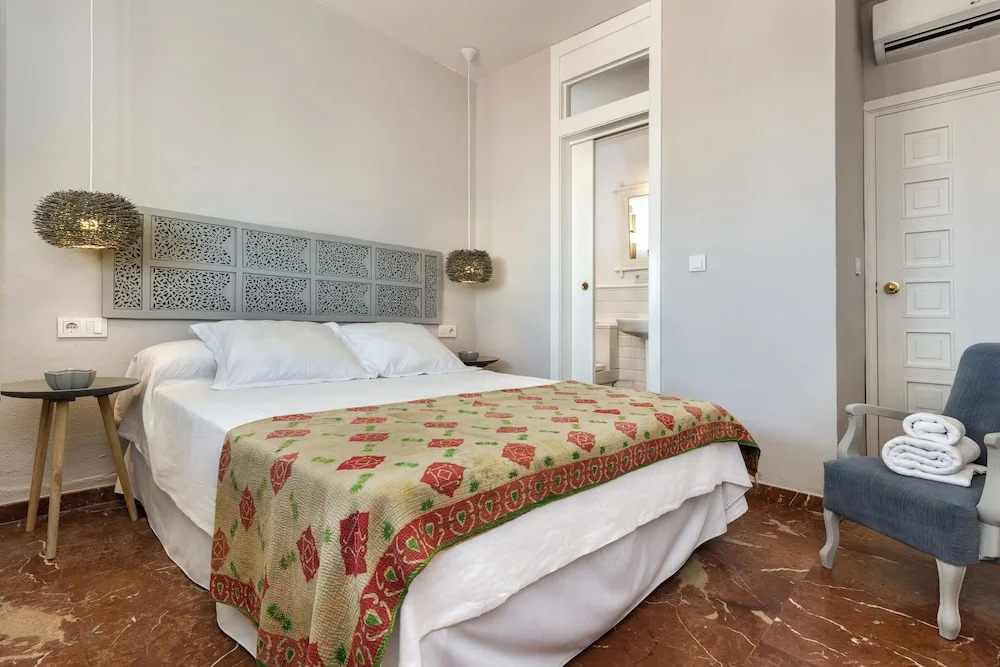 Great 2 BD Apartment With Terrace. San Pablo III