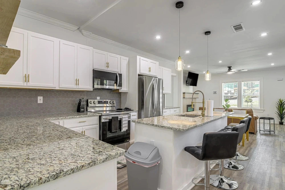 4 Mi to Mercedes-benz Stadium: ATL Home w/ Yard