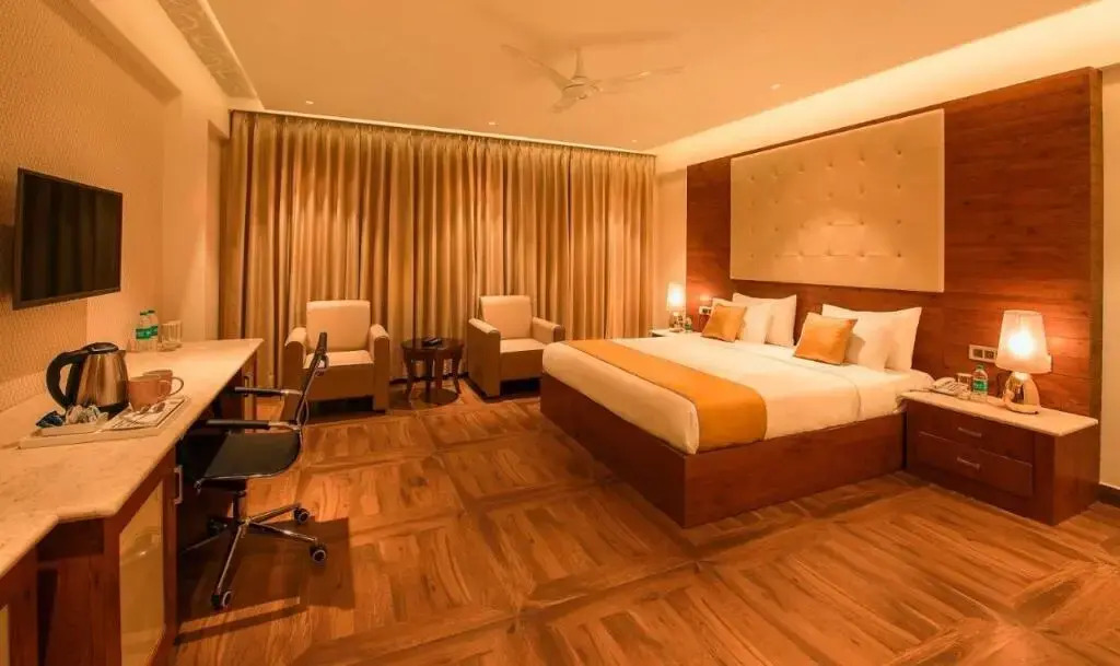 White Lotus Hotel By OYO Rooms