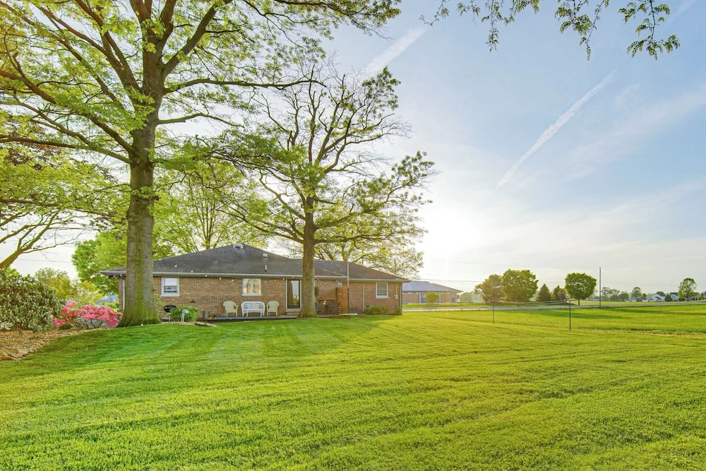 3 Mi to Dutch Wonderland: Serene Home w/ Deck