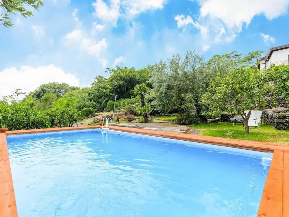 Villa with pool and panoramic surroundings