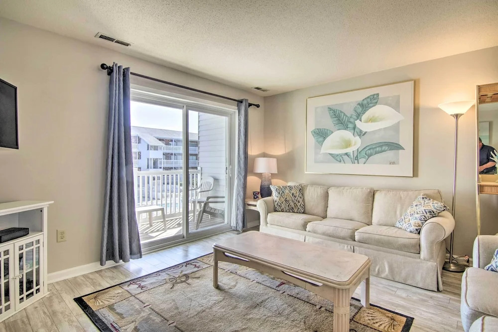 Steps to Shore: Gem w/ Pool in Ocean City