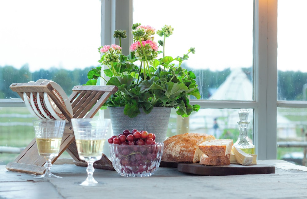 Mickels bondgårdsglamping