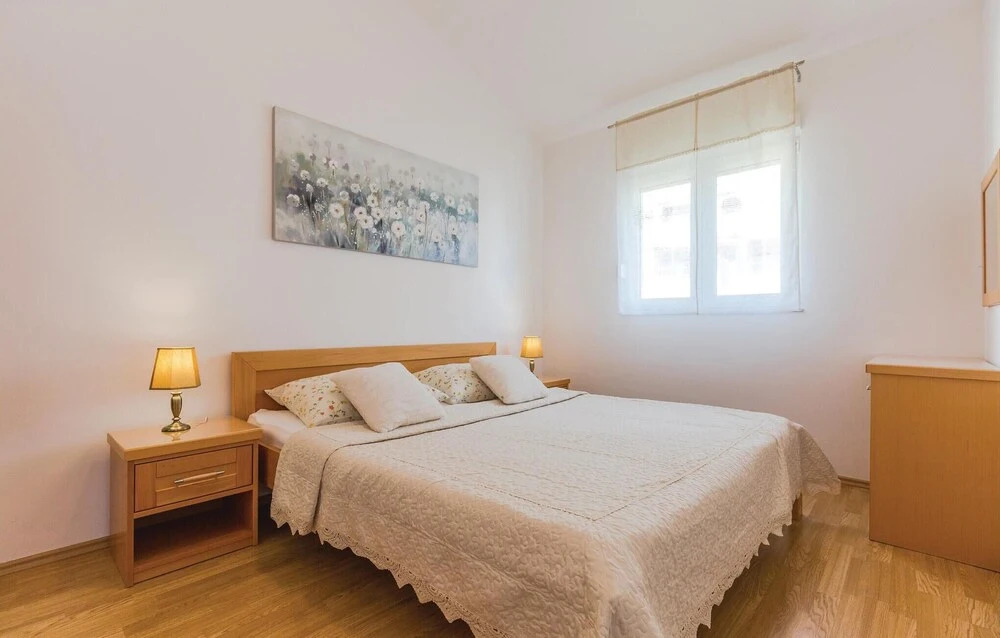 Beautiful Home in Makarska With Wifi and 2 Bedrooms
