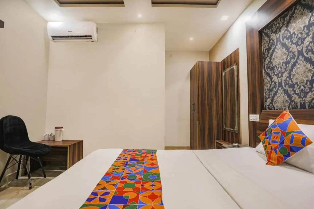 FabHotel Shri Ram Kashi