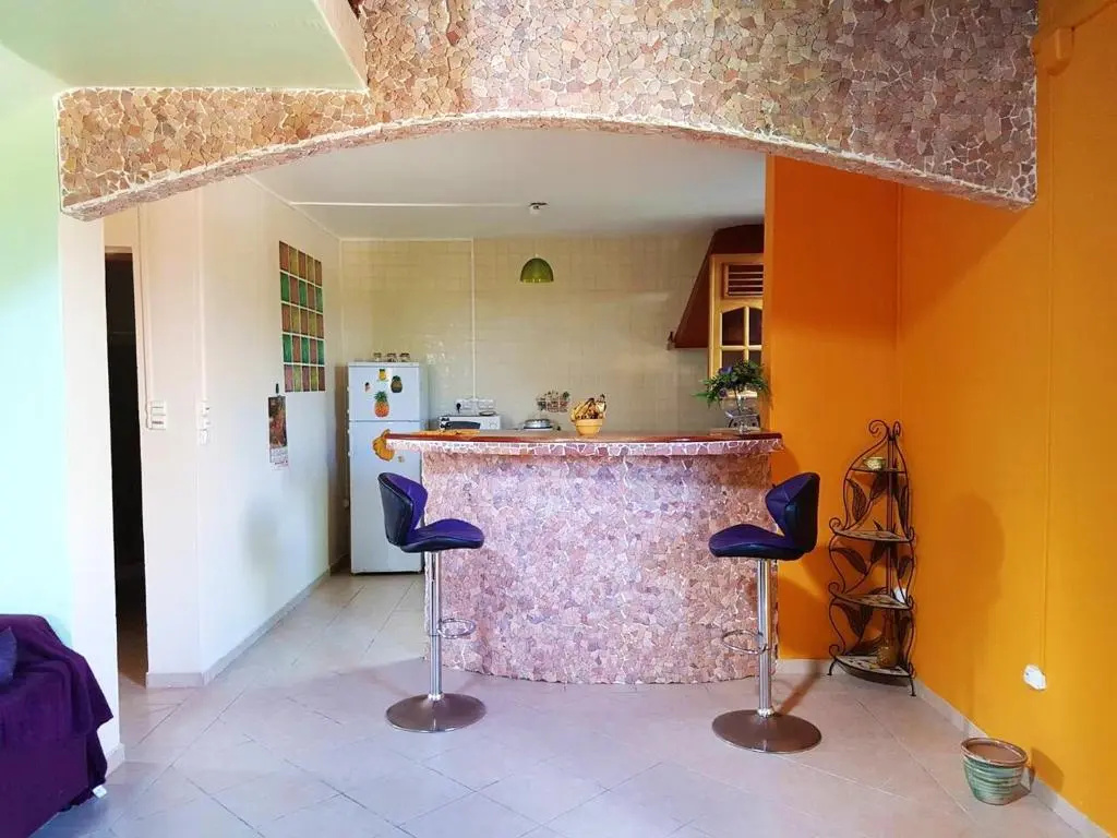 Maison de 2 chambres avec vue sur la mer jardin clos et wifi a Capesterre Belle Eau a 3 km de la plage