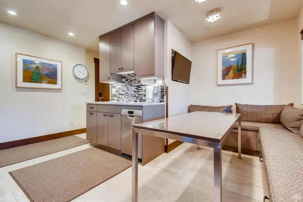 Westwind 303 1BD 1BA Plat. Condo