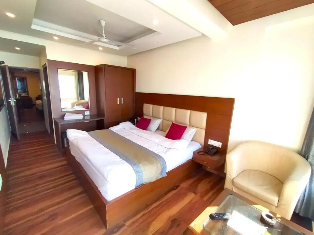Hotel Samrat - On Mall Road