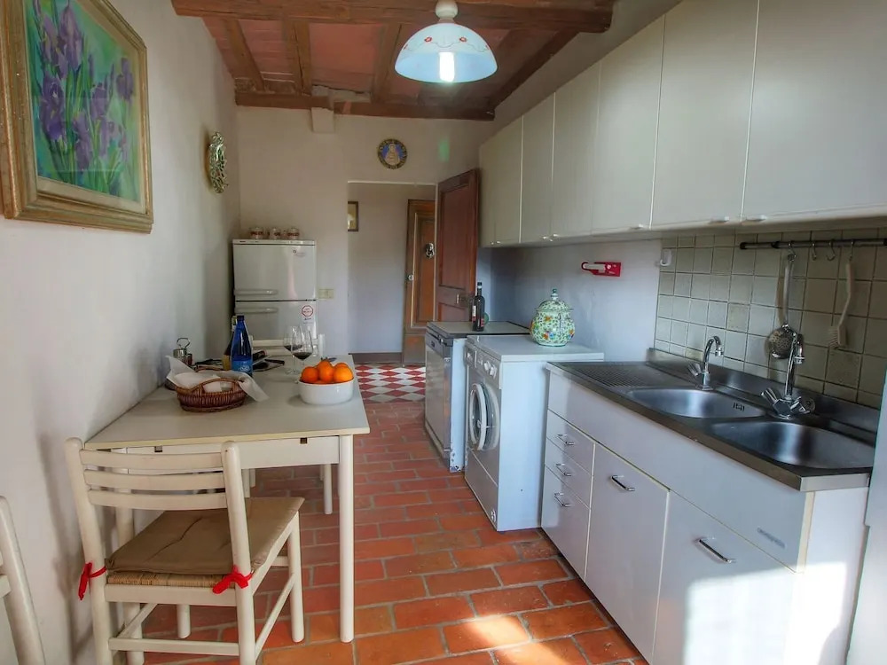 Cozy Farmhouse with Swimming Pool in Le Tolfe near Florence