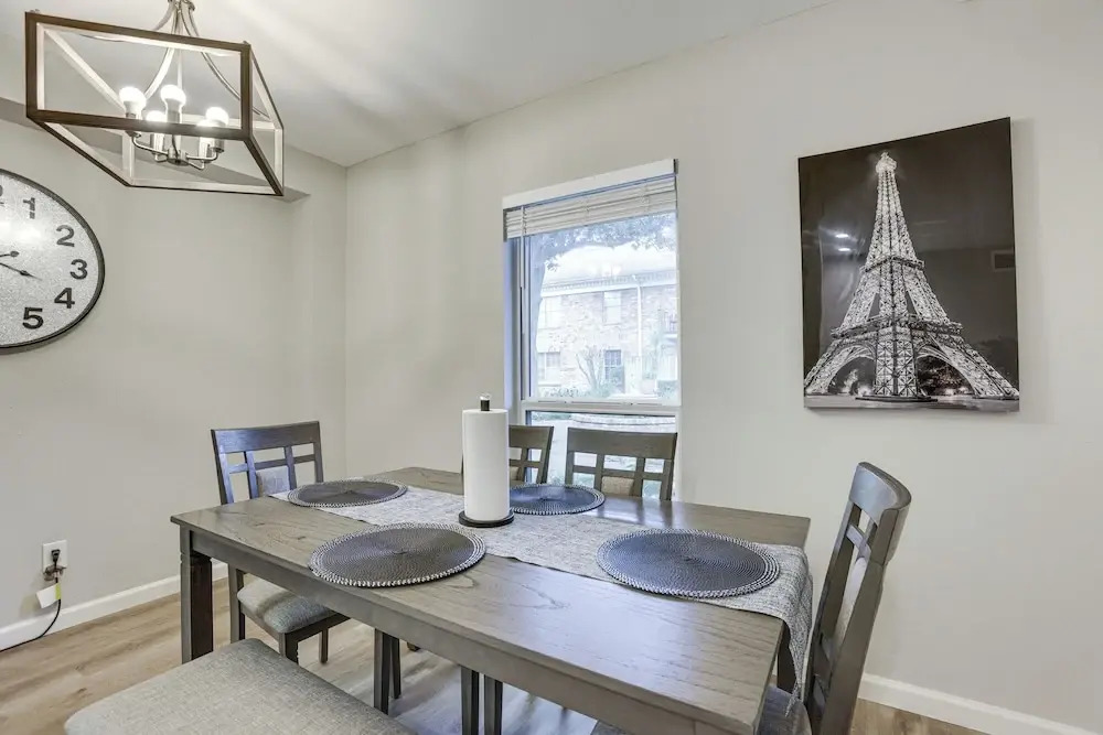 2 Mi to The Galleria: Uptown Houston Retreat!