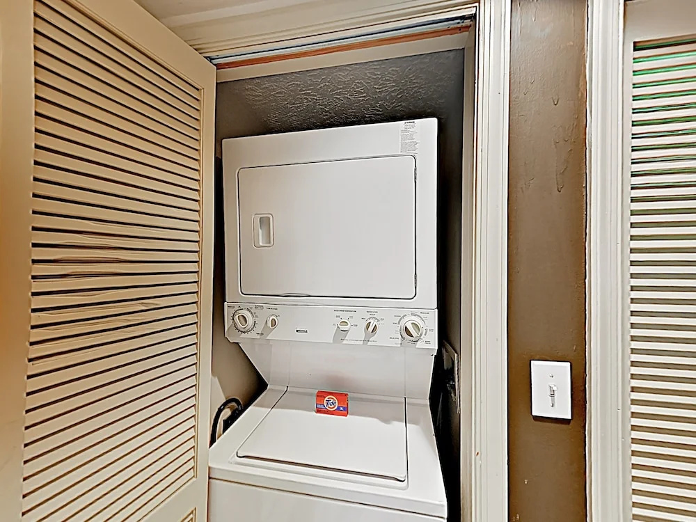 New Listing! Smoky Mountain Near Downtown 2 Bedroom Condo