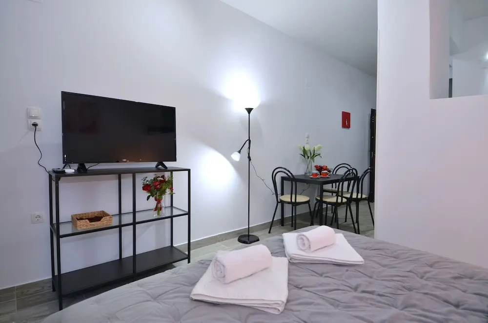 Metaxourgeio A, A Minimal Apartment