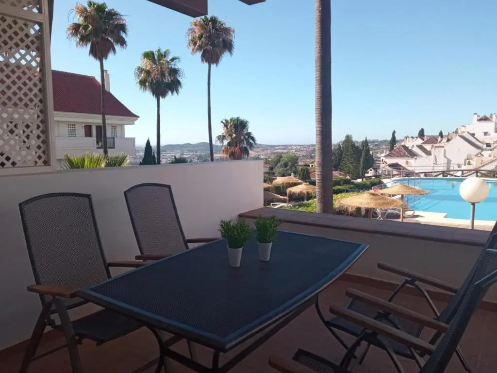 Luxury apartment with sea views in golf area.