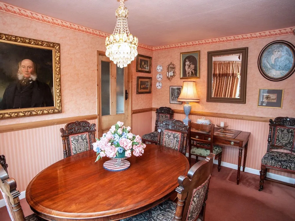Dorrington Court