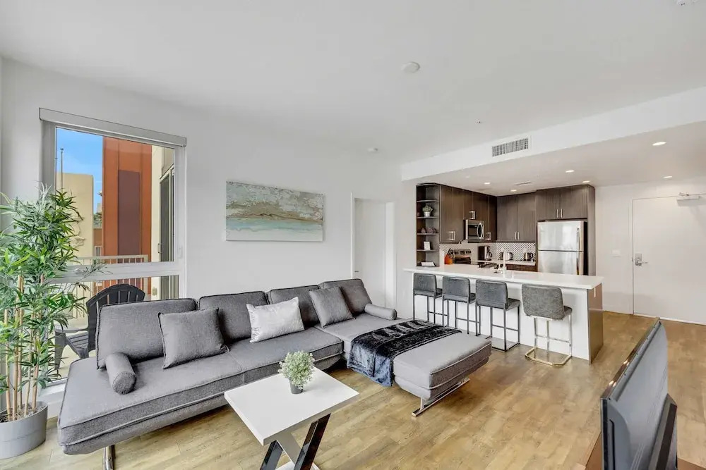 Stylish 2BR Family Apartment by Dtla