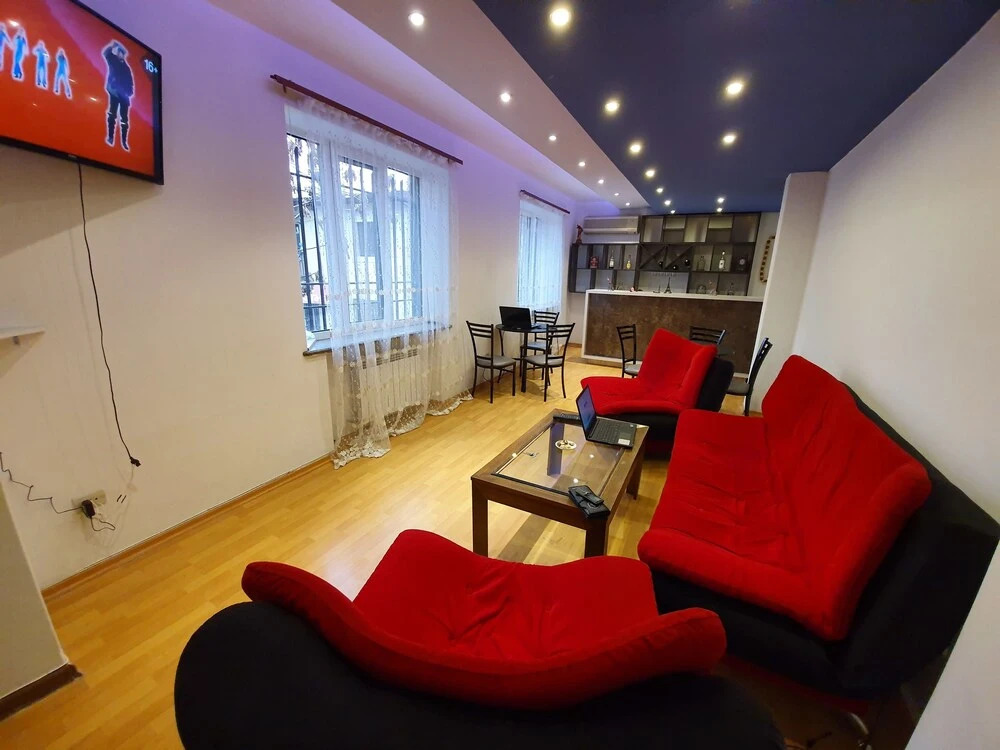 Doss Hostel And Hotel