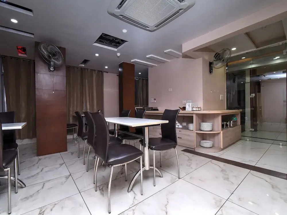 OYO 23188 Glory Villa